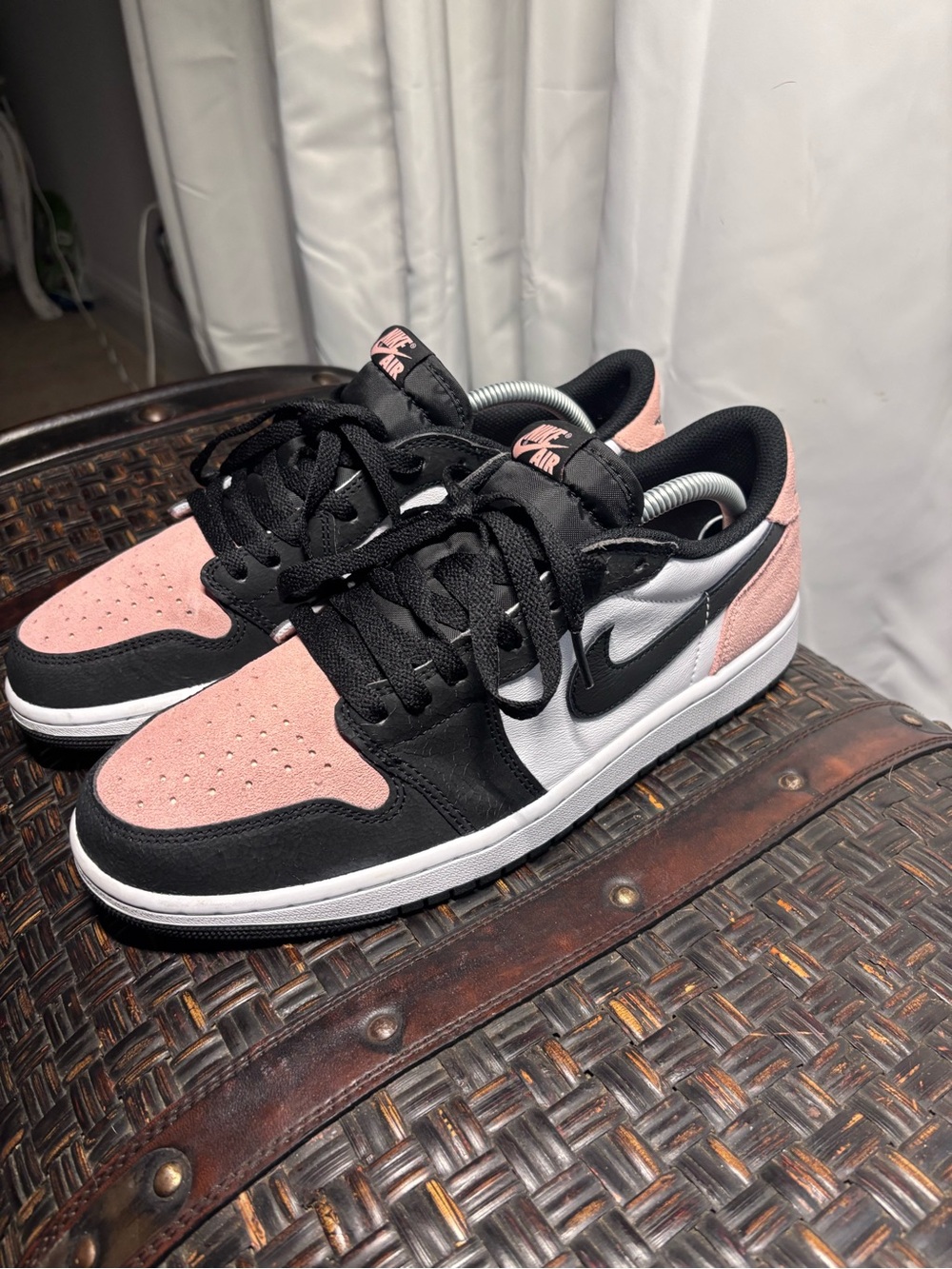 Jordan 1 low Coral/black
